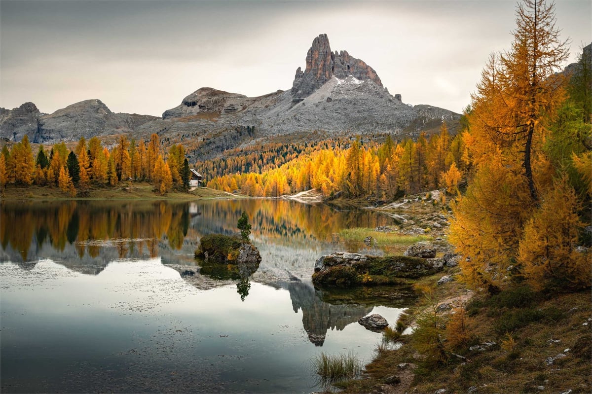 Lago Federa met reflectie Dolomieten