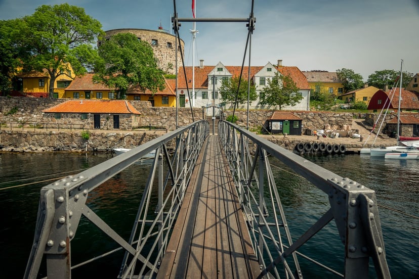 Brug tussen eilanden