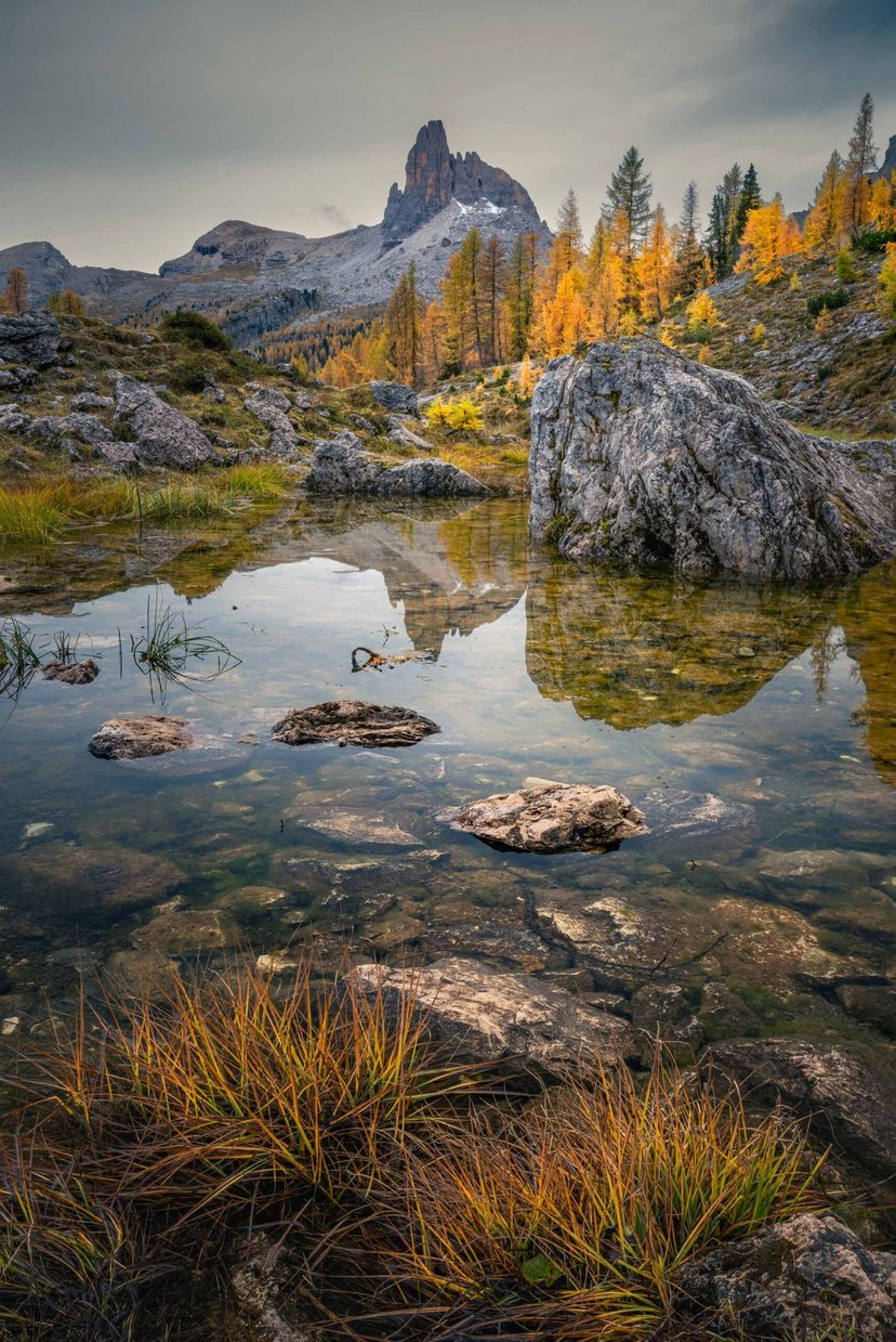 Lago Fedèra met voorgrond elementen