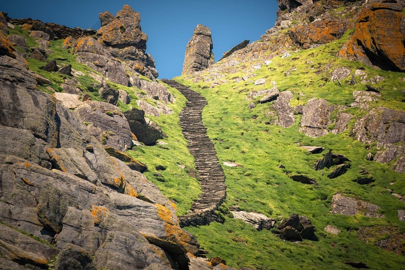 Bray Head signaalpost met uitzicht op de oceaan