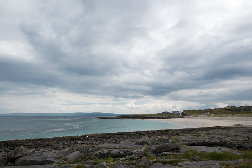 Inisheer haven boot aankomst