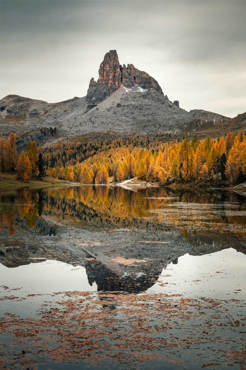 Lago Fedèra met voorgrond elementen