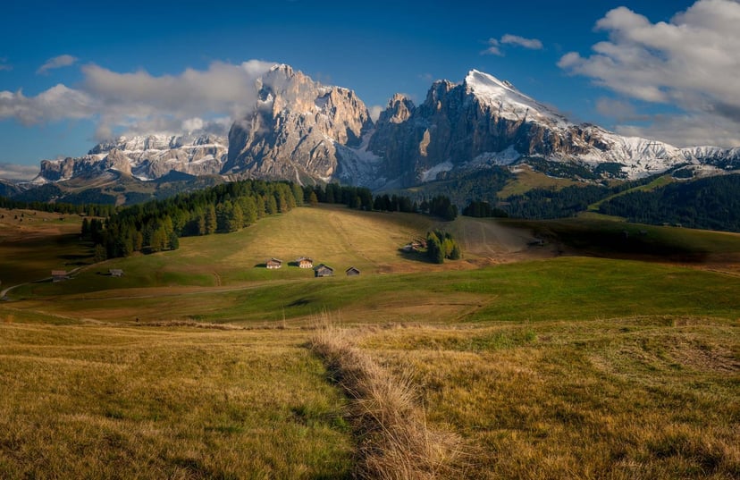 Panorama Seiser Alm herfst met leading line