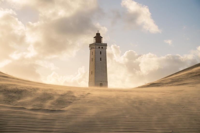 Rubjerg Knude vuurtoren stuivend zand dramatische lucht