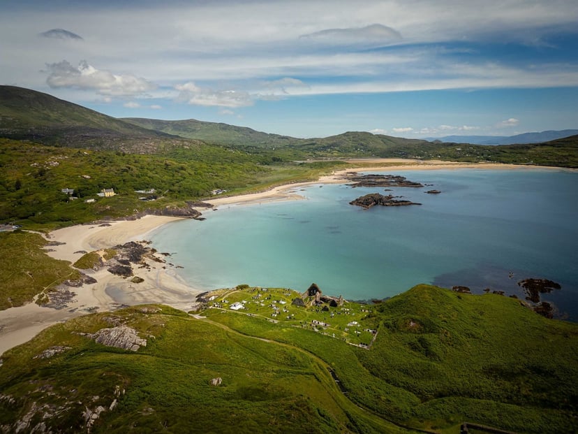 Luchtfoto Abbey Island kustlijn Kerry