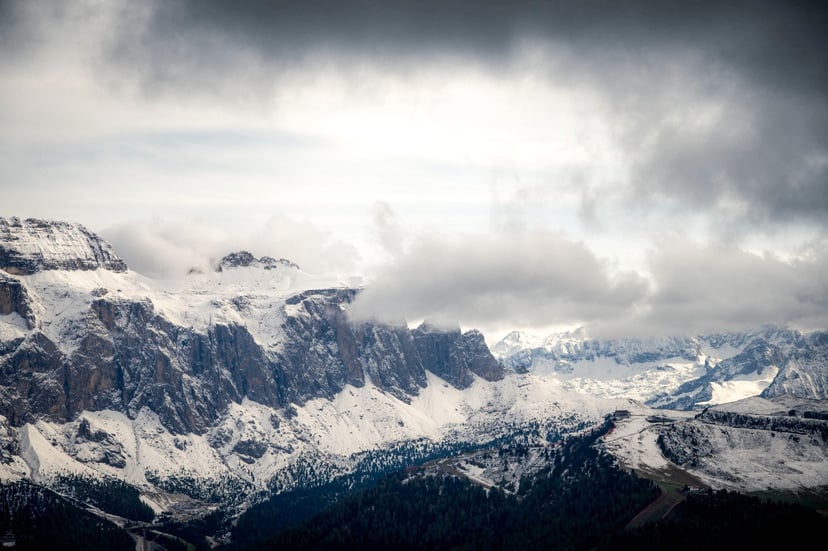 Panorama uitzicht Seceda bergtoppen