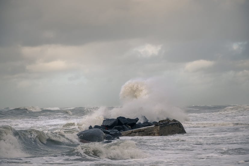 Woeste Noordzee golven Deense westkust