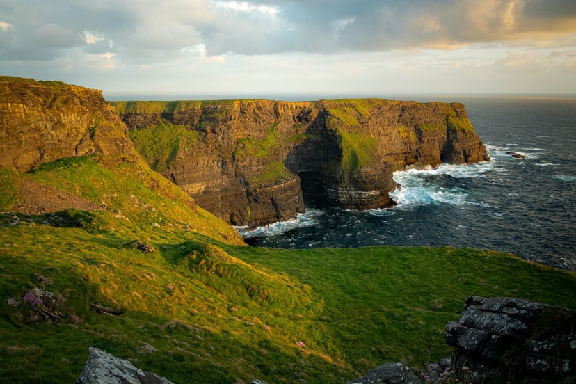 Cliffs of Moher dramatische lucht wolken